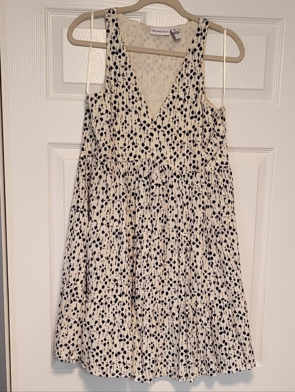6 For $25 Women's Black and Cream Printed Tiered Skirt
